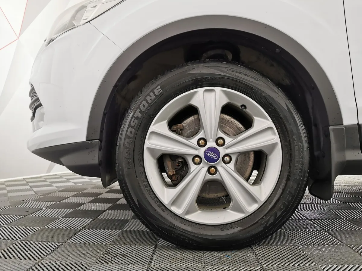 Ford Kuga 1.6 EcoBoost AT AWD (150 л.с.) Titanium Белый в АВИЛОН. Слайд №9