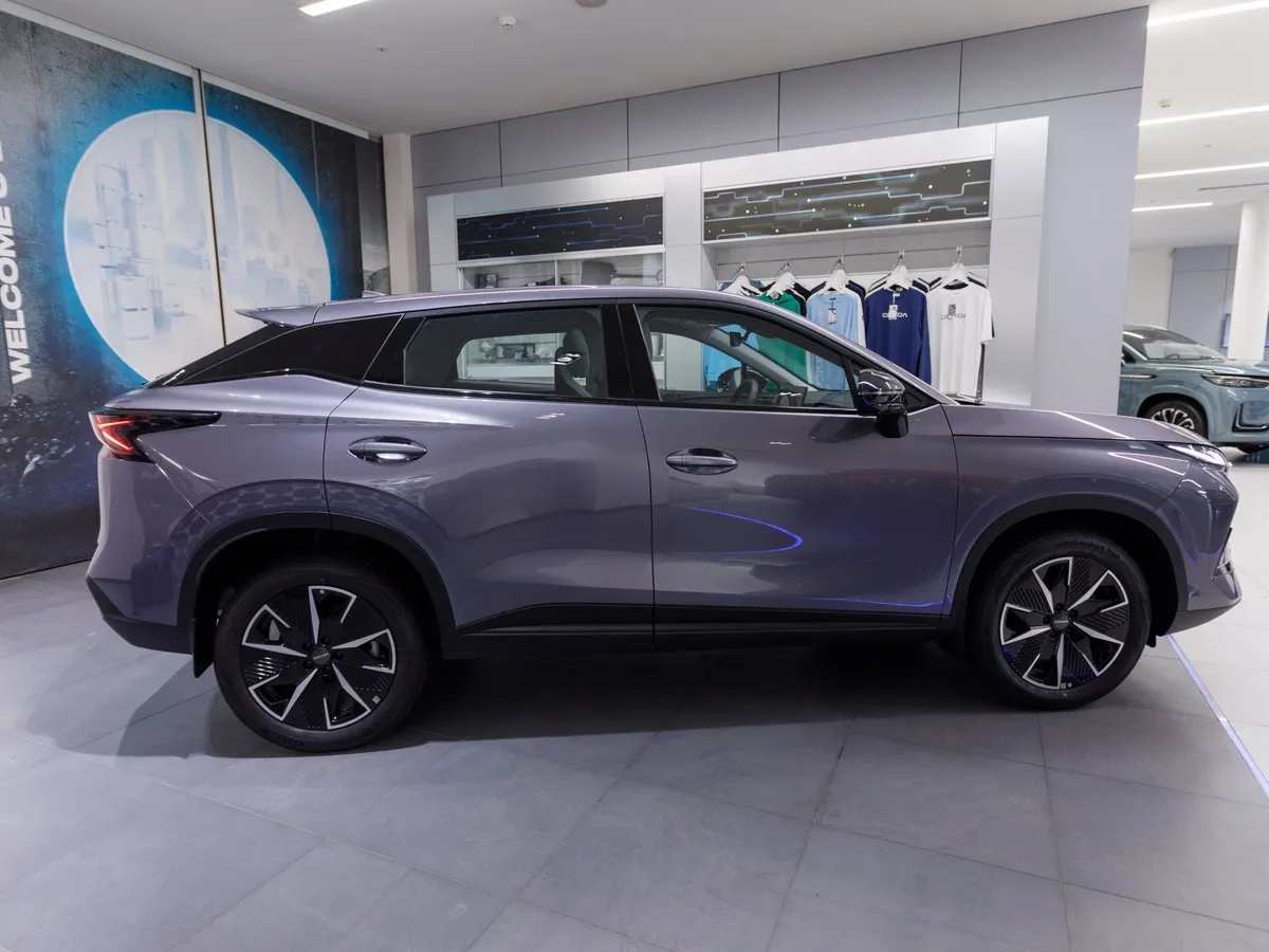 Omoda C5 1.5T DCT AWD (147 л.с.) Стиль Серый в АВИЛОН. Слайд №3