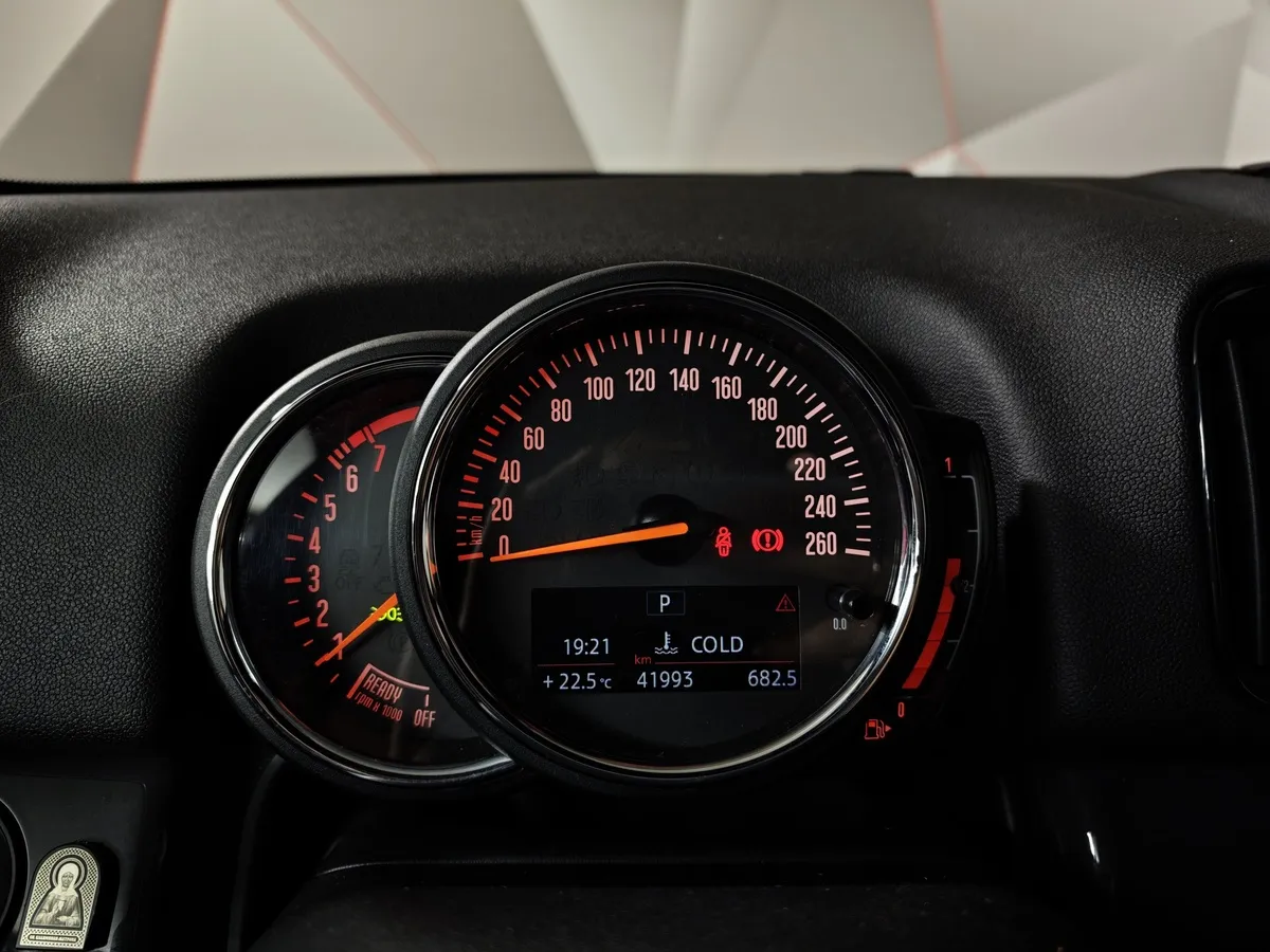 Mini Countryman Cooper 1.5 AT (136 л.с.) Essential Зеленый в АВИЛОН. Слайд №13
