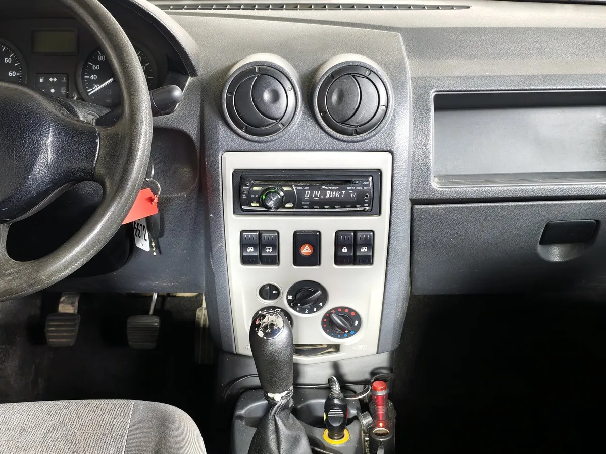 Renault Logan 1.6 MT (87 л.с.) Серый в АВИЛОН. Слайд №14