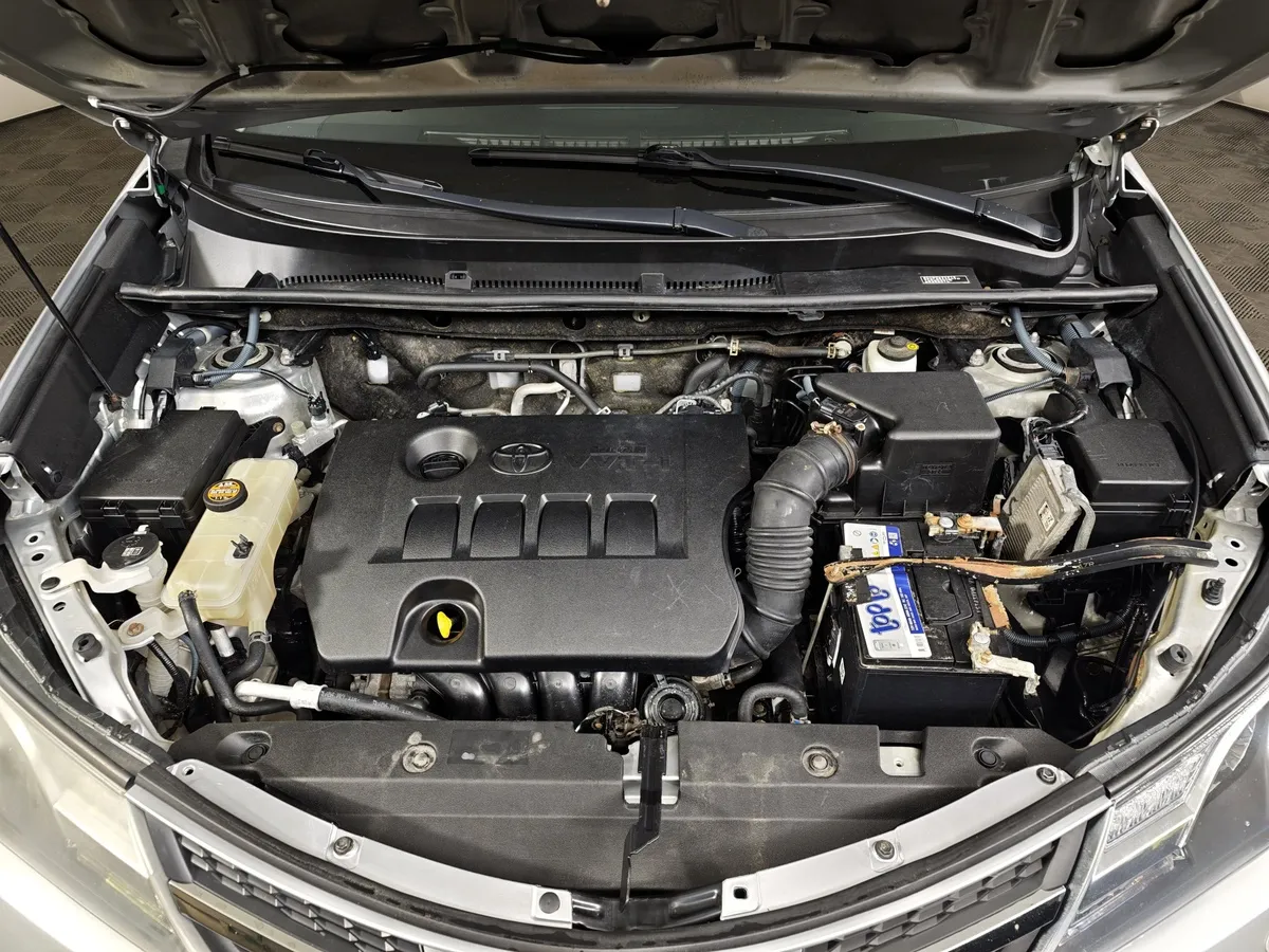 Toyota RAV4 2.0 CVT FWD (146 л.с.) Серебристый в АВИЛОН. Слайд №11