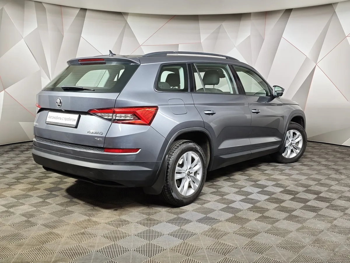 Skoda Kodiaq 2.0 TSI DSG 4X4 (180 л.с.) Серый в АВИЛОН. Слайд №2