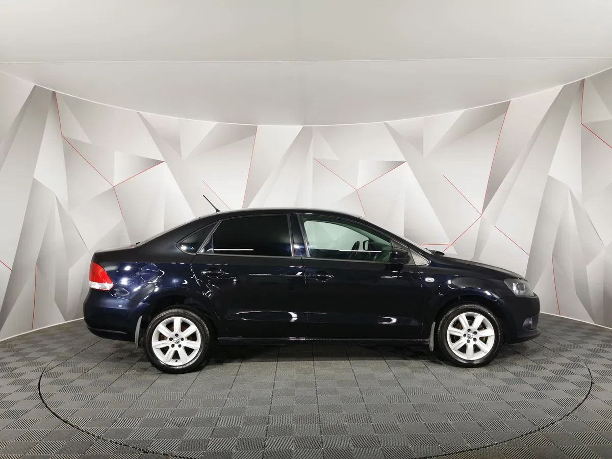 Volkswagen Polo 1.6 MT (105 л.с.) Черный в АВИЛОН. Слайд №6