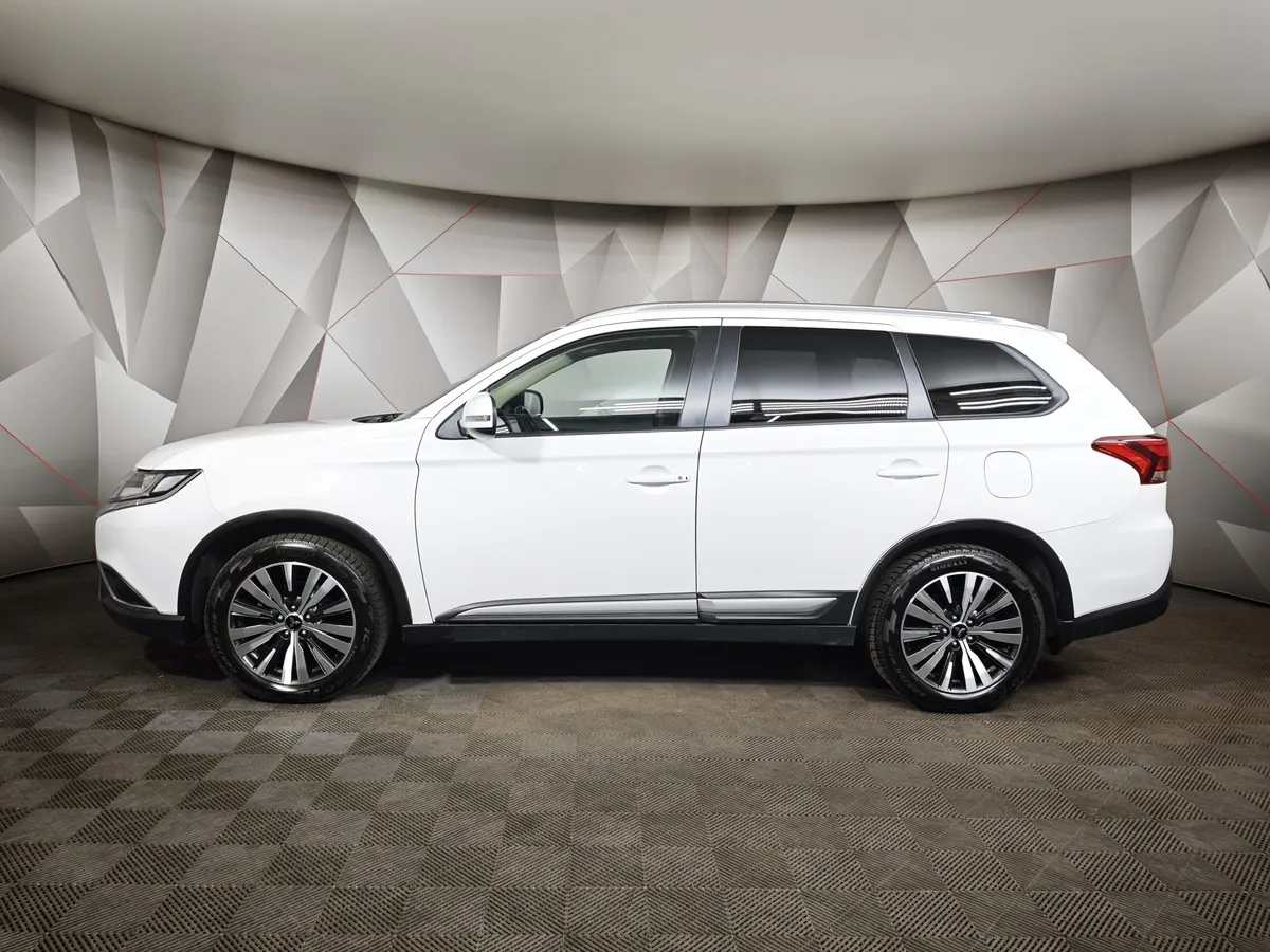 Mitsubishi Outlander 2.0 CVT (146 л.с.) Invite Белый в АВИЛОН. Слайд №5