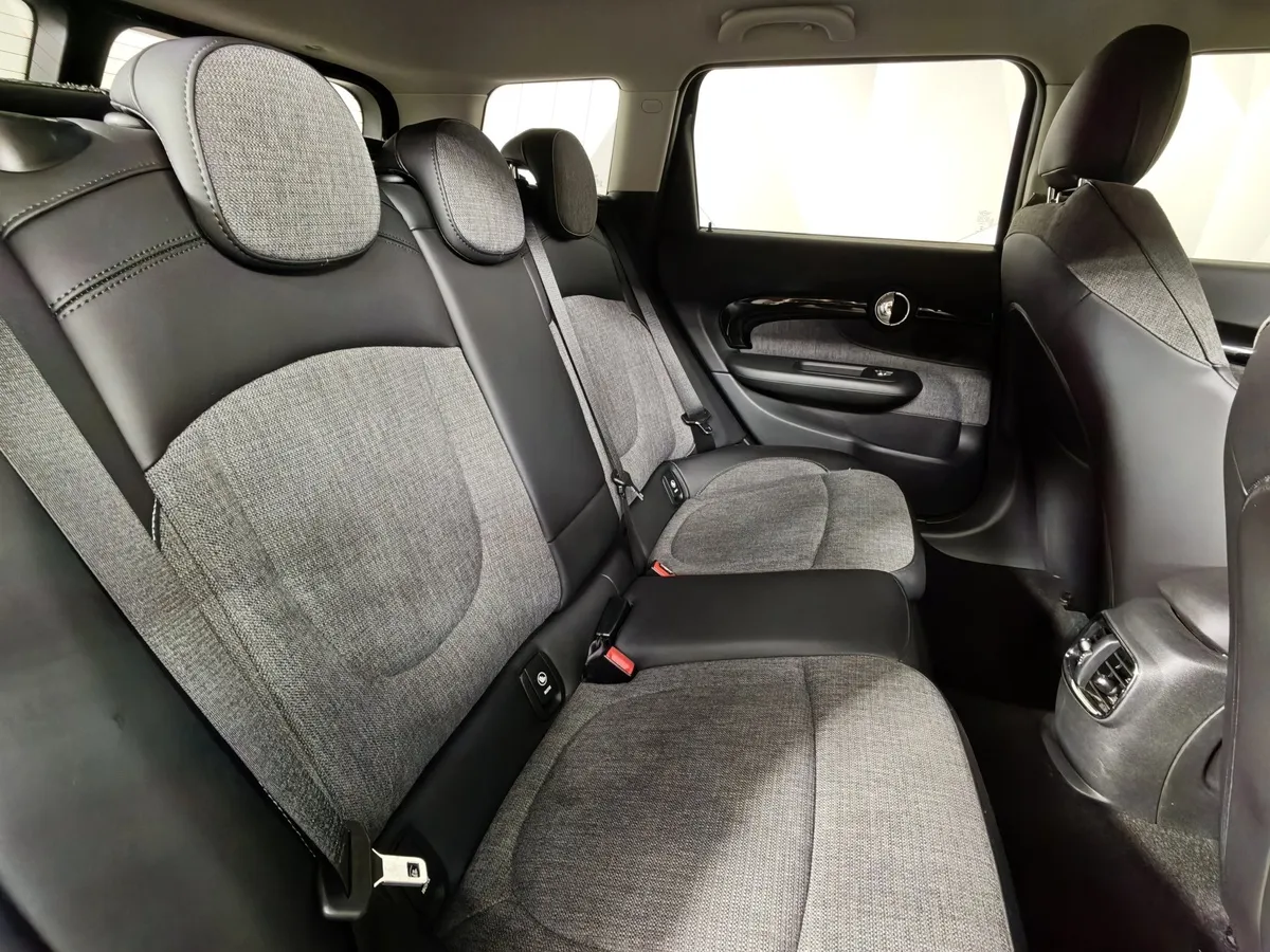 MINI Clubman Cooper 1.5 AT (136 л.с.) Черный в АВИЛОН. Слайд №14