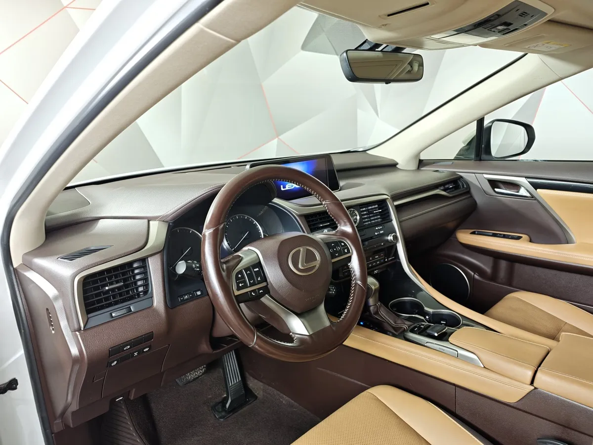 Lexus RX 2.0 AT AWD (238 л.с.) Executive Белый в АВИЛОН. Слайд №19