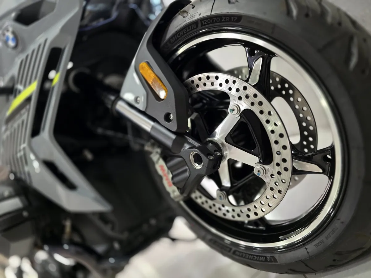 BMW Motorrad R 1300 RS 1300 см³ (145 л.с.) (145) 1300 Серый в АВИЛОН. Слайд №8