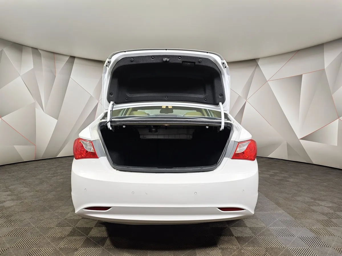 Hyundai Sonata 2.0 MPi AT (150 л.с.) Comfort Белый в АВИЛОН. Слайд №11