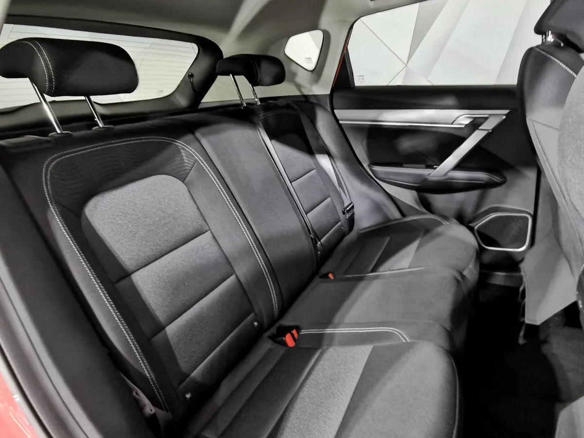 Geely Coolray 1.5T 7DCT 2WD (150 л.с.) Comfort Красный в АВИЛОН. Слайд №16