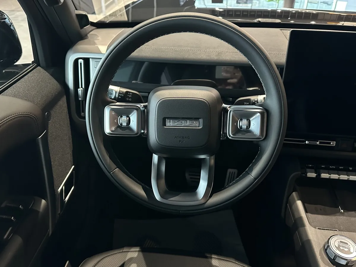 ESTEO V27 1.5h REEV AT 4WD (456 л.с.) Премиум Черный в АВИЛОН. Слайд №5