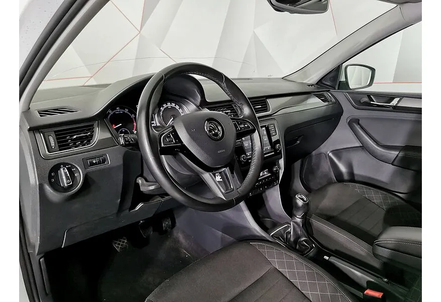 Skoda Rapid 1.6 MT (90 л.с.) Белый в АВИЛОН. Слайд №19