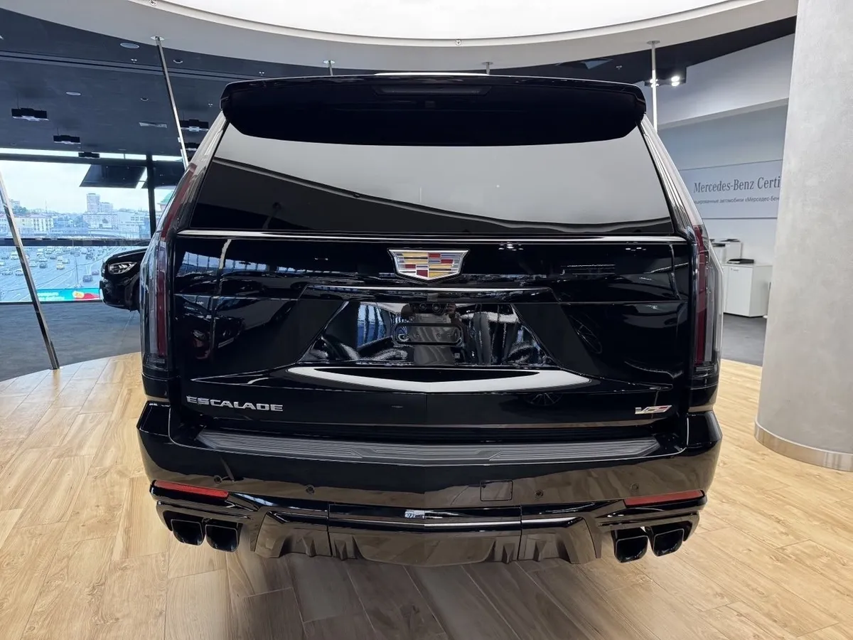 Cadillac Escalade V 6.2 AT 4WD (690 л.с.) V-series Черный в АВИЛОН. Слайд №7