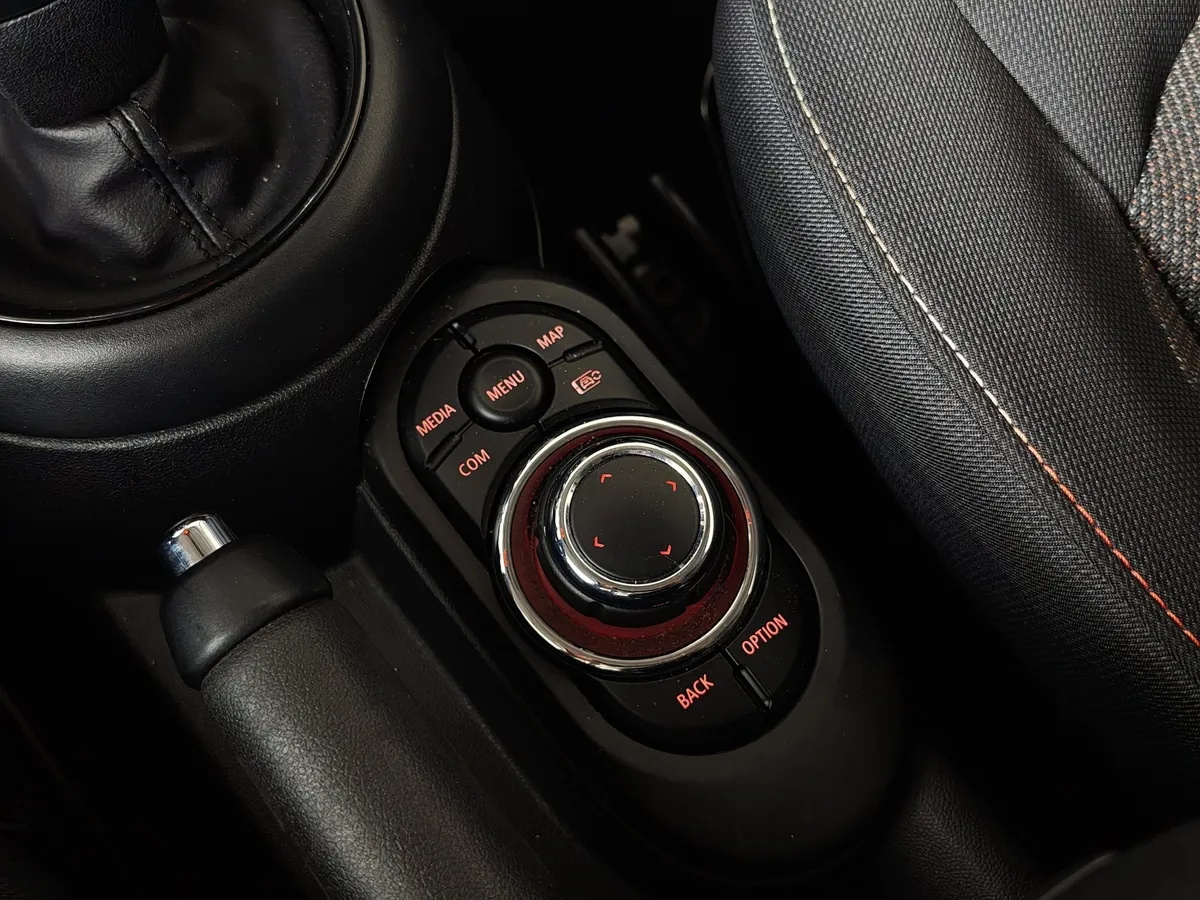 MINI 3 двери Cooper 1.5 AT (136 л.с.) Essential Серый в АВИЛОН. Слайд №18