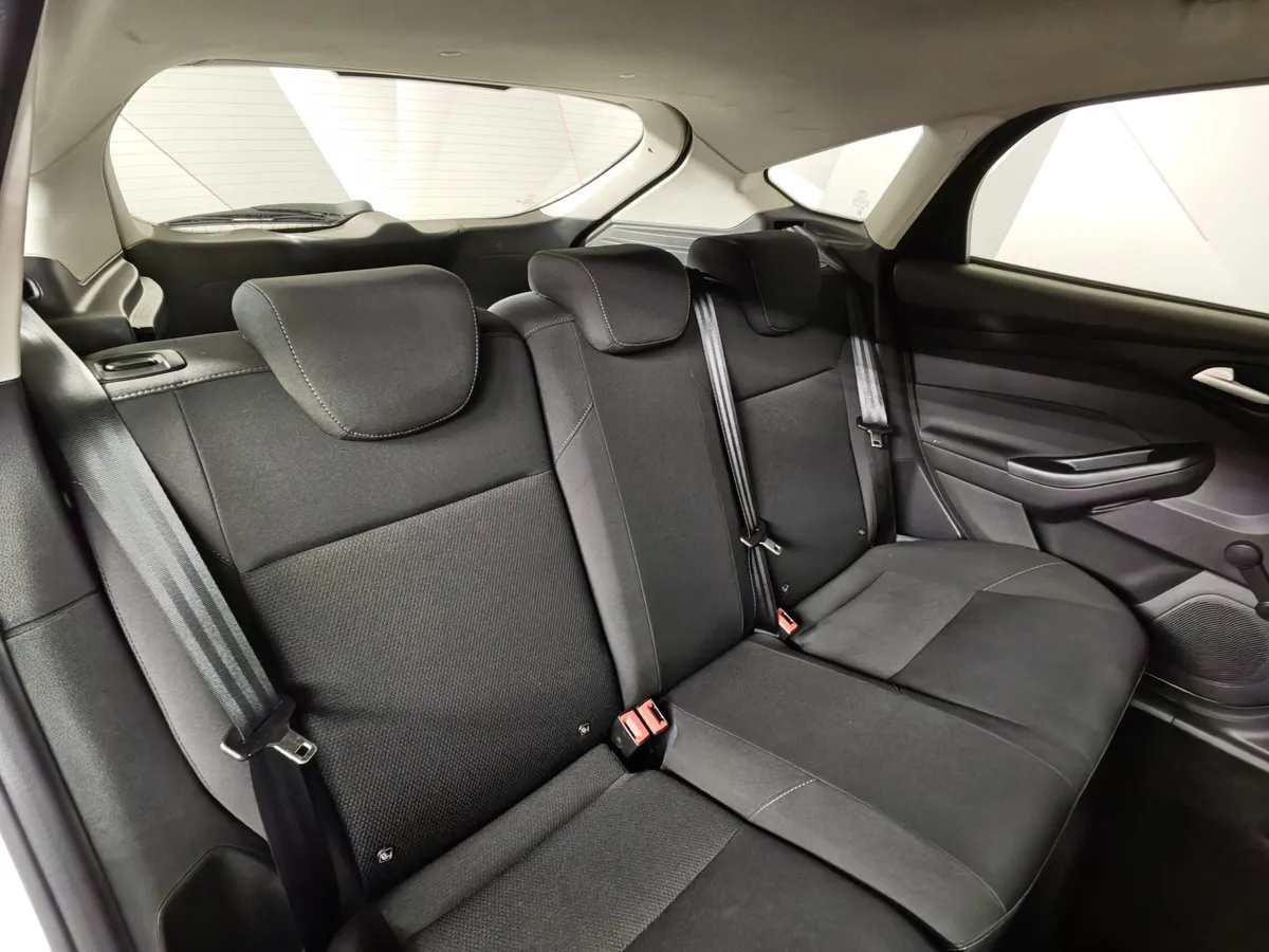 Ford Focus 1.6 PowerShift (105 л.с.) Trend Белый в АВИЛОН. Слайд №15
