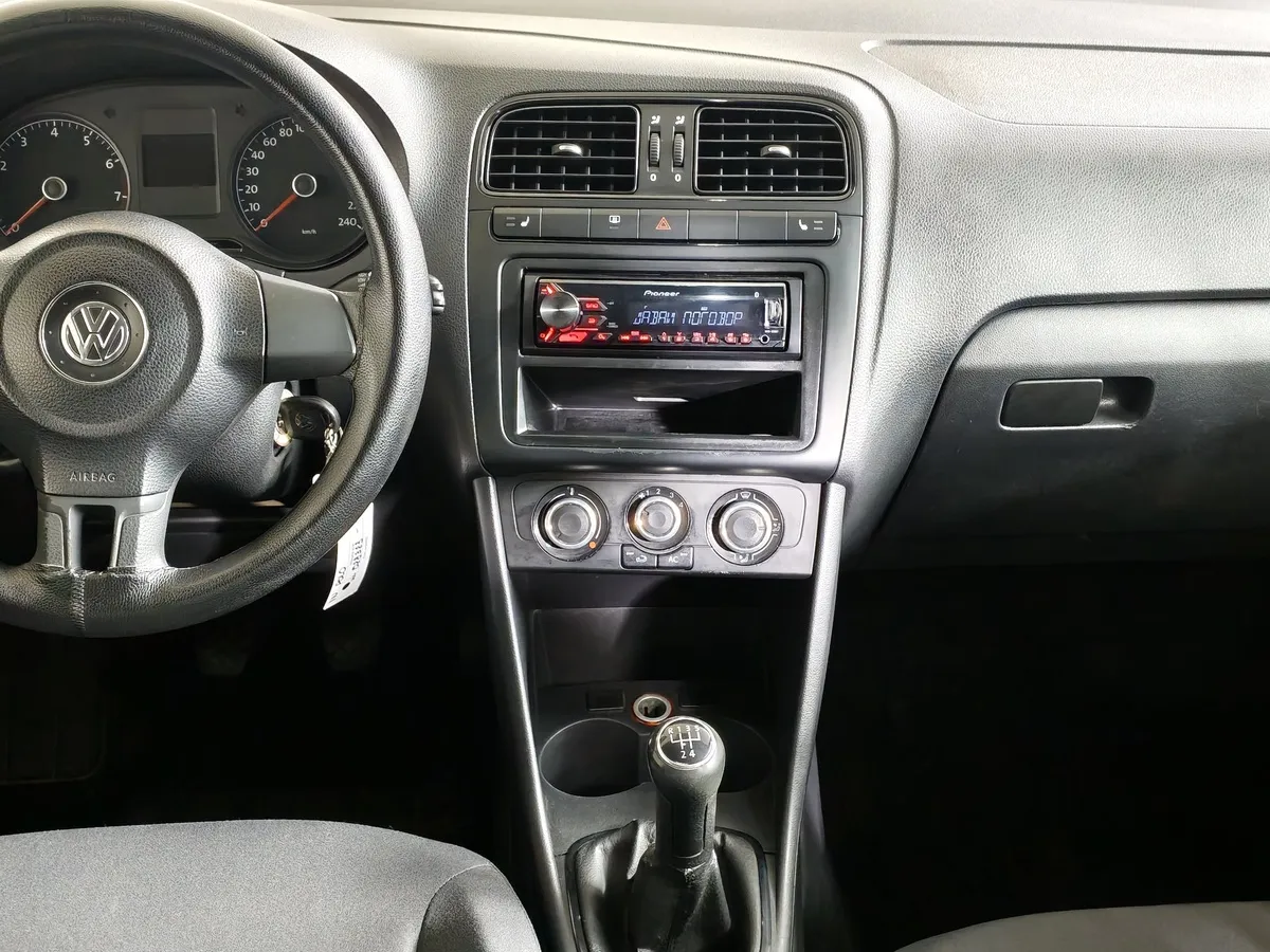 Volkswagen Polo 1.6 Tiptronic (105 л.с.) Comfortline Серебристый в АВИЛОН. Слайд №13