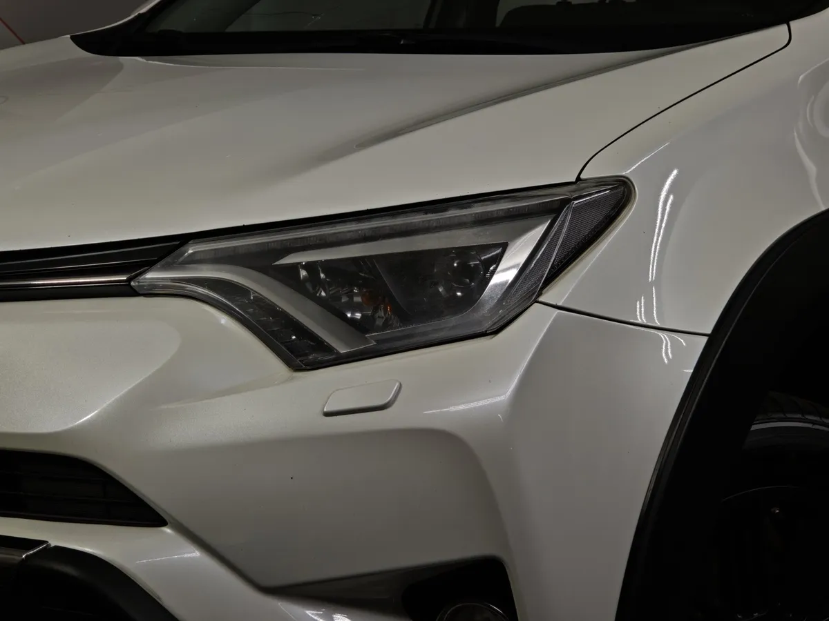 Toyota RAV4 2.5 AT 4WD (180 л.с.) Престиж Белый в АВИЛОН. Слайд №10