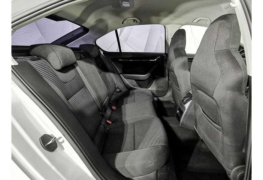 Skoda Octavia 2.0 TDI DSG (150 л.с.) Белый в АВИЛОН. Слайд №17