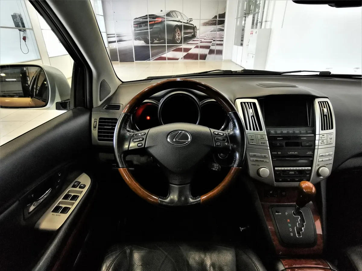 Lexus RX 400h CVT AWD (210 л.с.) Серебристый в АВИЛОН. Слайд №19