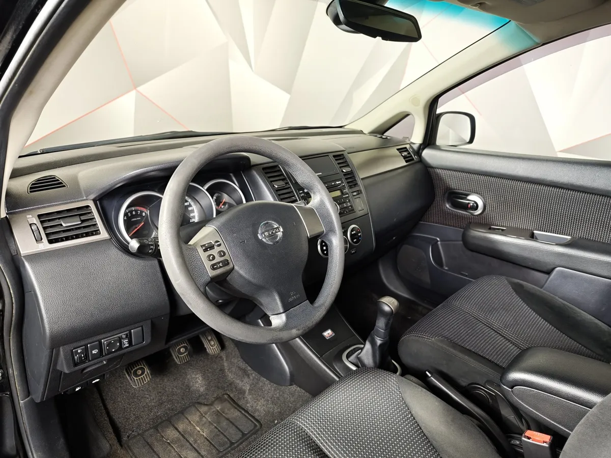 Nissan Tiida 1.6 MT (110 л.с.) Черный в АВИЛОН. Слайд №16
