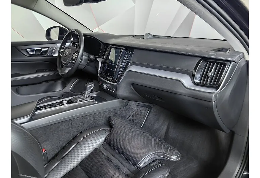Volvo V60 Cross Country 2.0 T5 AT AWD (250 л.с.) Cross Country Plus Черный в АВИЛОН. Слайд №13