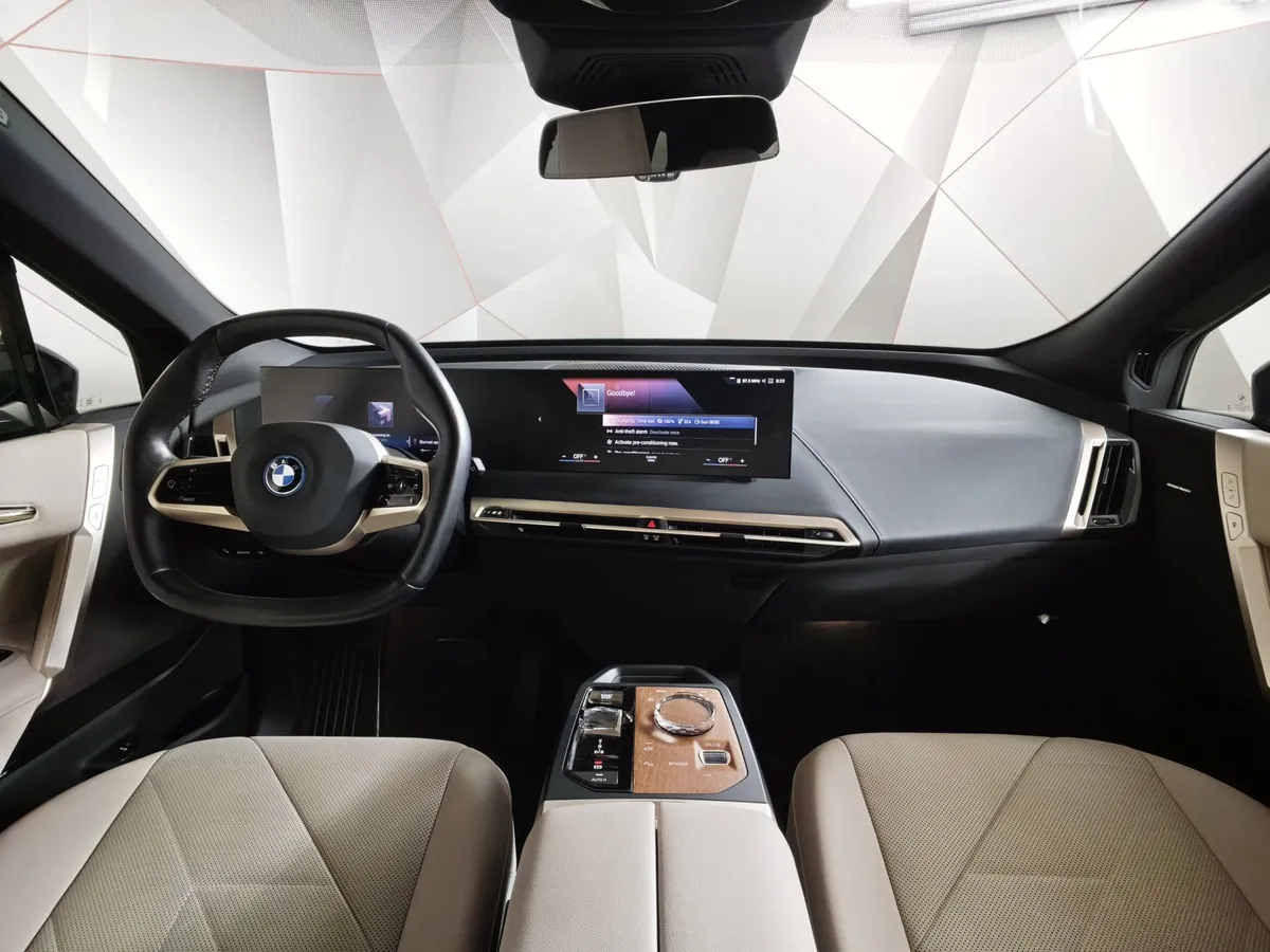 BMW iX xDrive 50 Steptronic (523 л.с.) Suite Sport Черный в АВИЛОН. Слайд №10