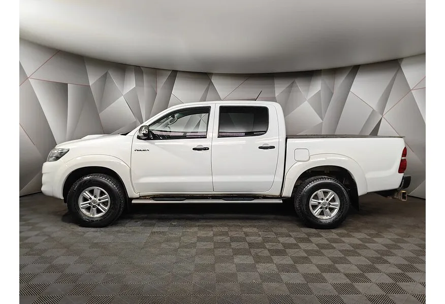 Toyota Hilux 2.5D MT Turbo AWD (144 л.с.) Стандарт Белый в АВИЛОН. Слайд №5