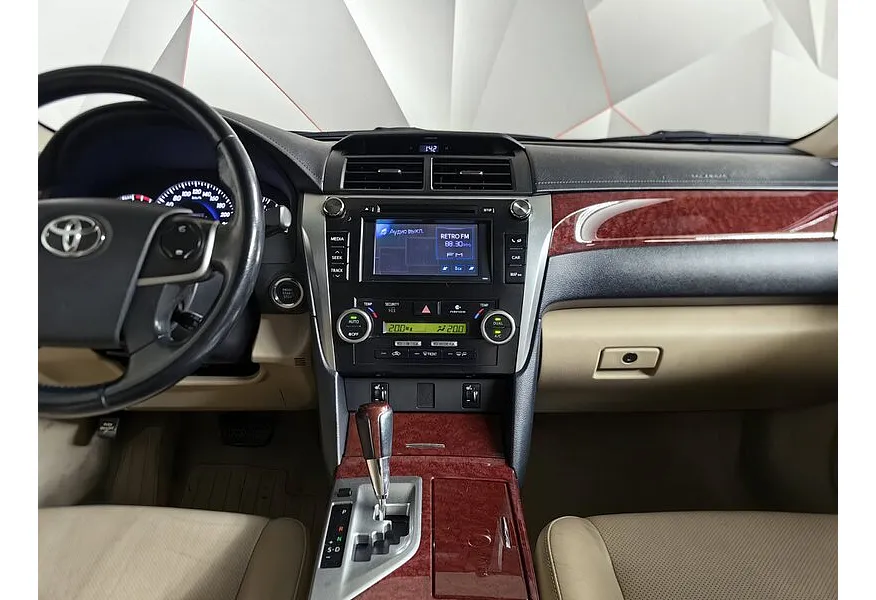 Toyota Camry 2.5 AT (181 л.с.) Черный в АВИЛОН. Слайд №14 Toyota Camry 2.5 AT (181 л.с.) Черный в АВИЛОН. Слайд №14