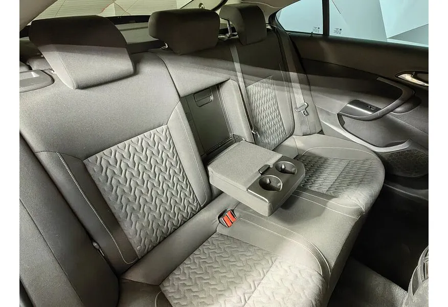 Opel Insignia 2.0 Turbo AT (220 л.с.) Серый в АВИЛОН. Слайд №17