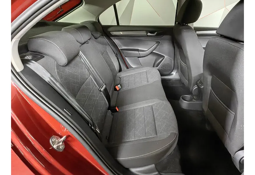 Volkswagen Polo 1.6 MPI AT (110 л.с.) Status + Зимний + Комфорт + Мультимедиа Красный в АВИЛОН. Слайд №16