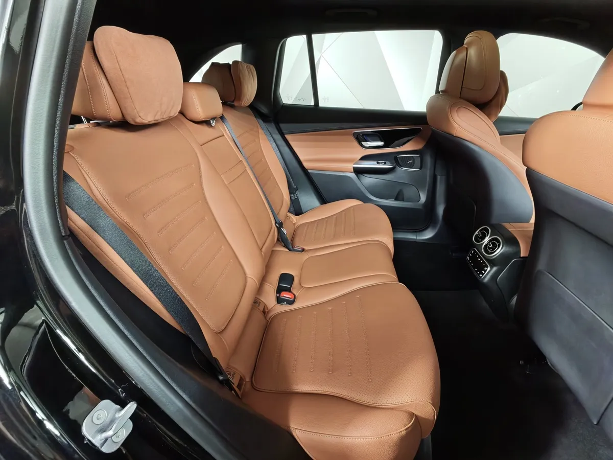 Mercedes-Benz GLC 260 L 9G-TRONIC 4MATIC (204 л.с.) Luxury Черный в АВИЛОН. Слайд №16