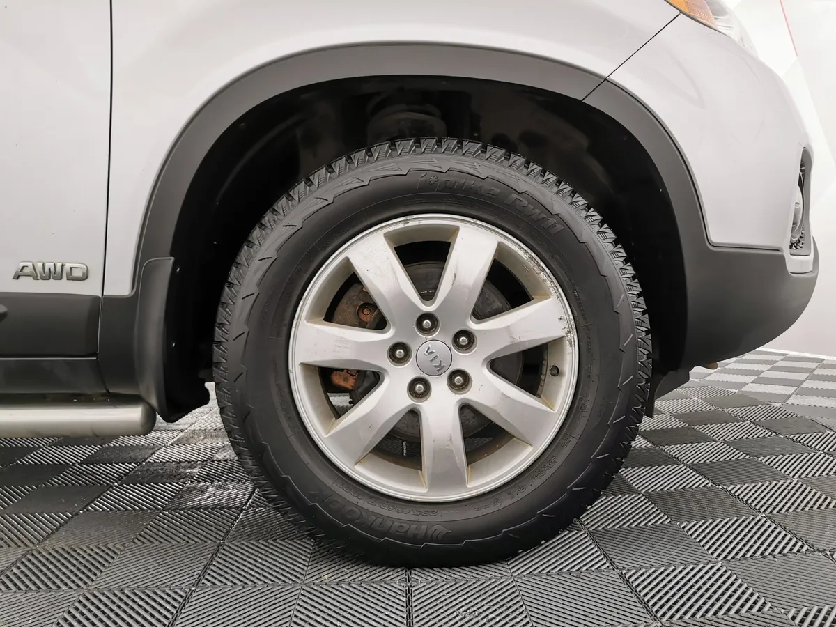 Kia Sorento 2.4 AT 4WD (175 л.с.) Comfort Серебристый в АВИЛОН. Слайд №9