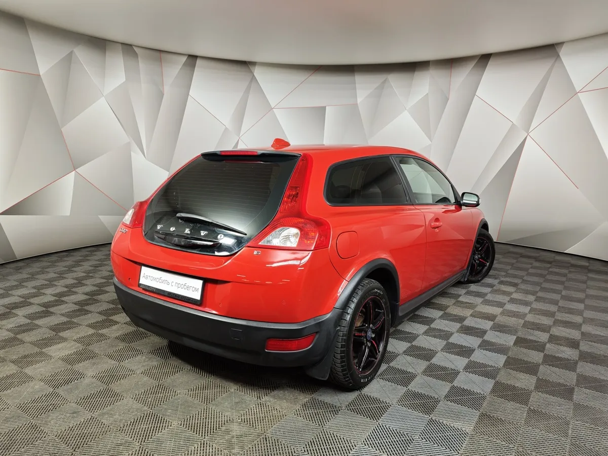 Volvo C30 1.6 MT (100 л.с.) Красный в АВИЛОН. Слайд №2