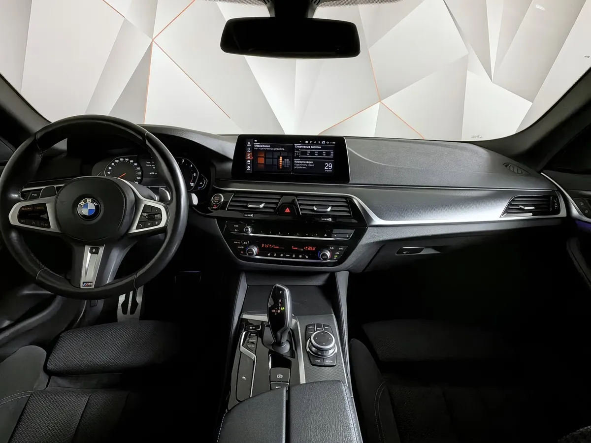 BMW 5 серия 520d xDrive Steptronic (190 л.с.) M Sport Черный в АВИЛОН. Слайд №11