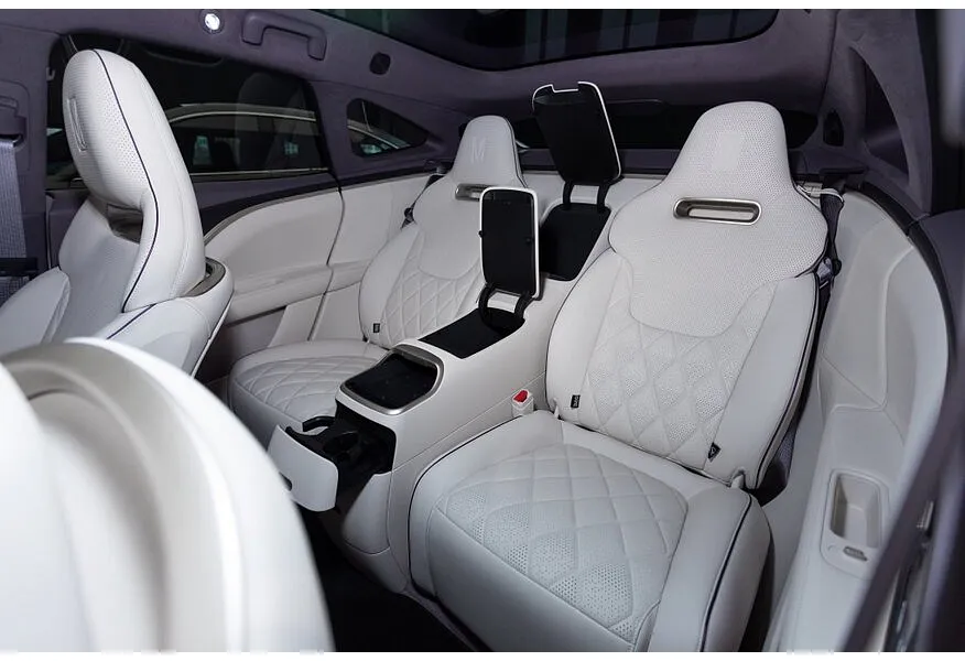 Avatr 11 116 kWh 4WD (578 л.с.) 4 места Белый в АВИЛОН. Слайд №12