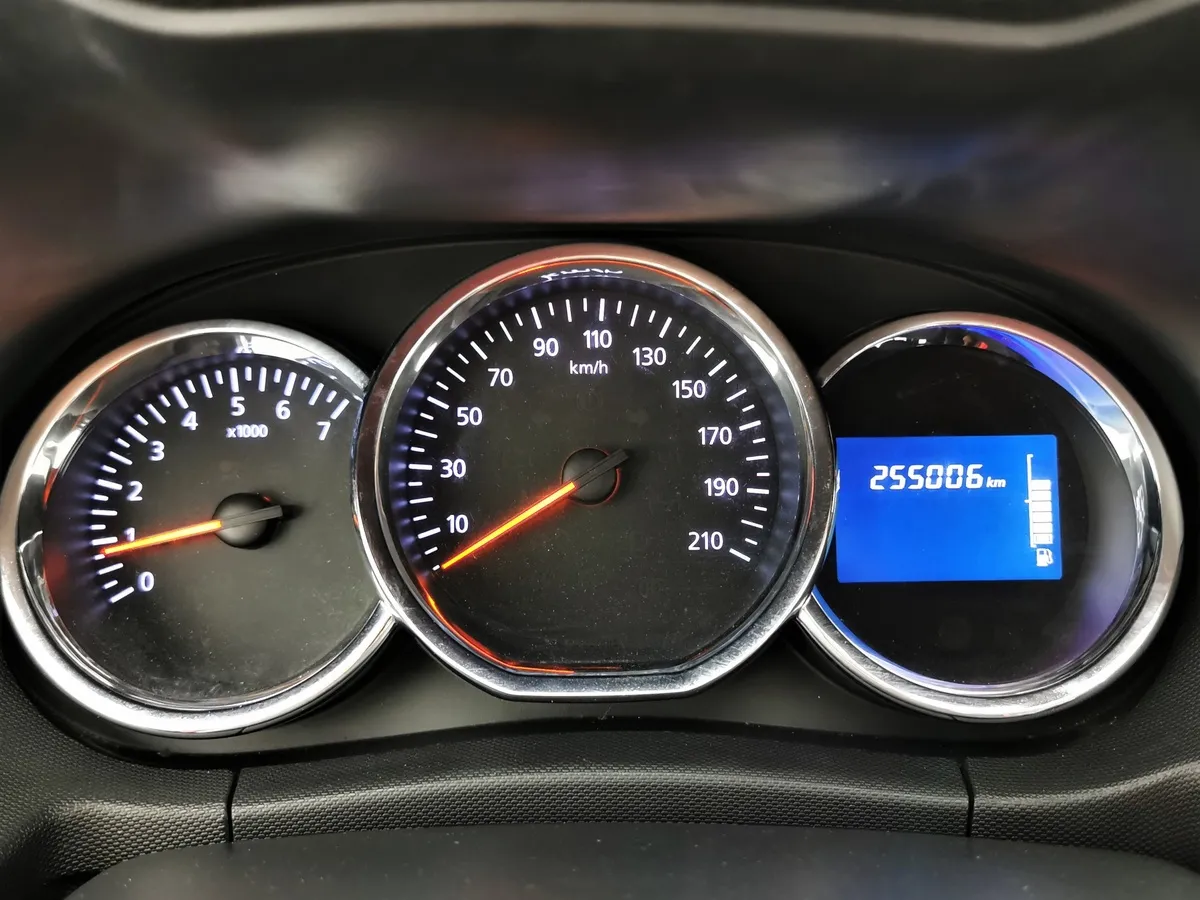 Renault Duster 2.0 MT 4x4 (143 л.с.) Серый в АВИЛОН. Слайд №17