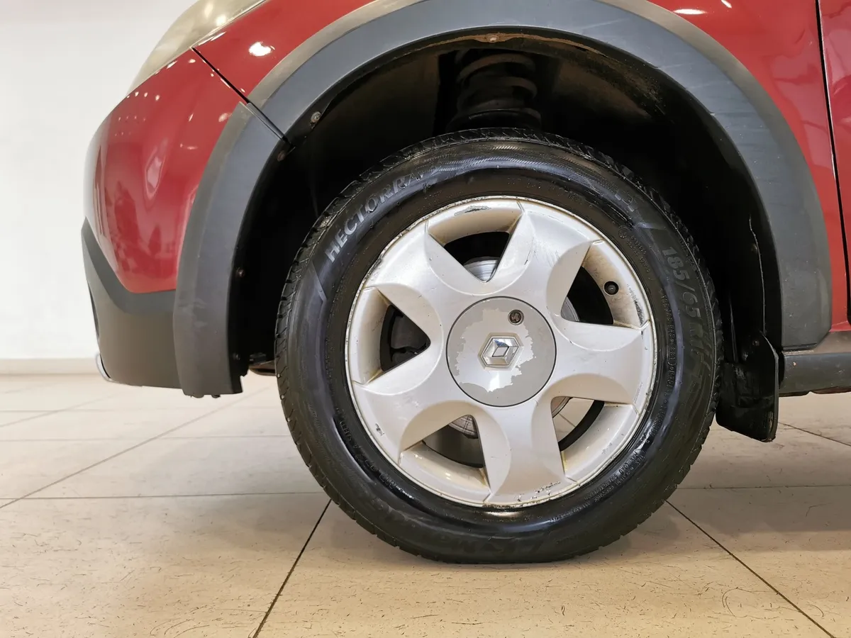 Renault Sandero 1.6 AT (103 л.с.) Stepway Красный в АВИЛОН. Слайд №9