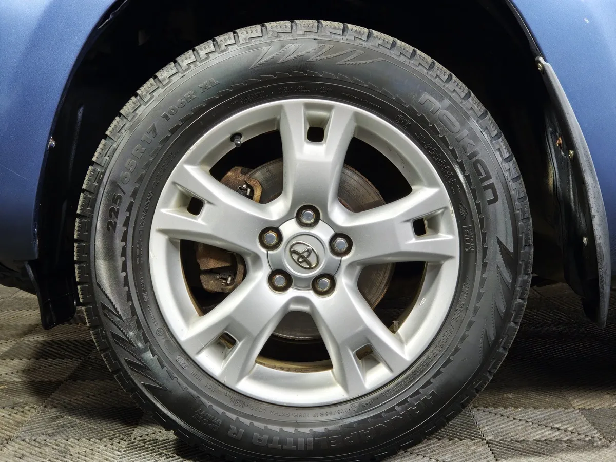 Toyota RAV4 2.0 AT AWD (152 л.с.) Серый в АВИЛОН. Слайд №9