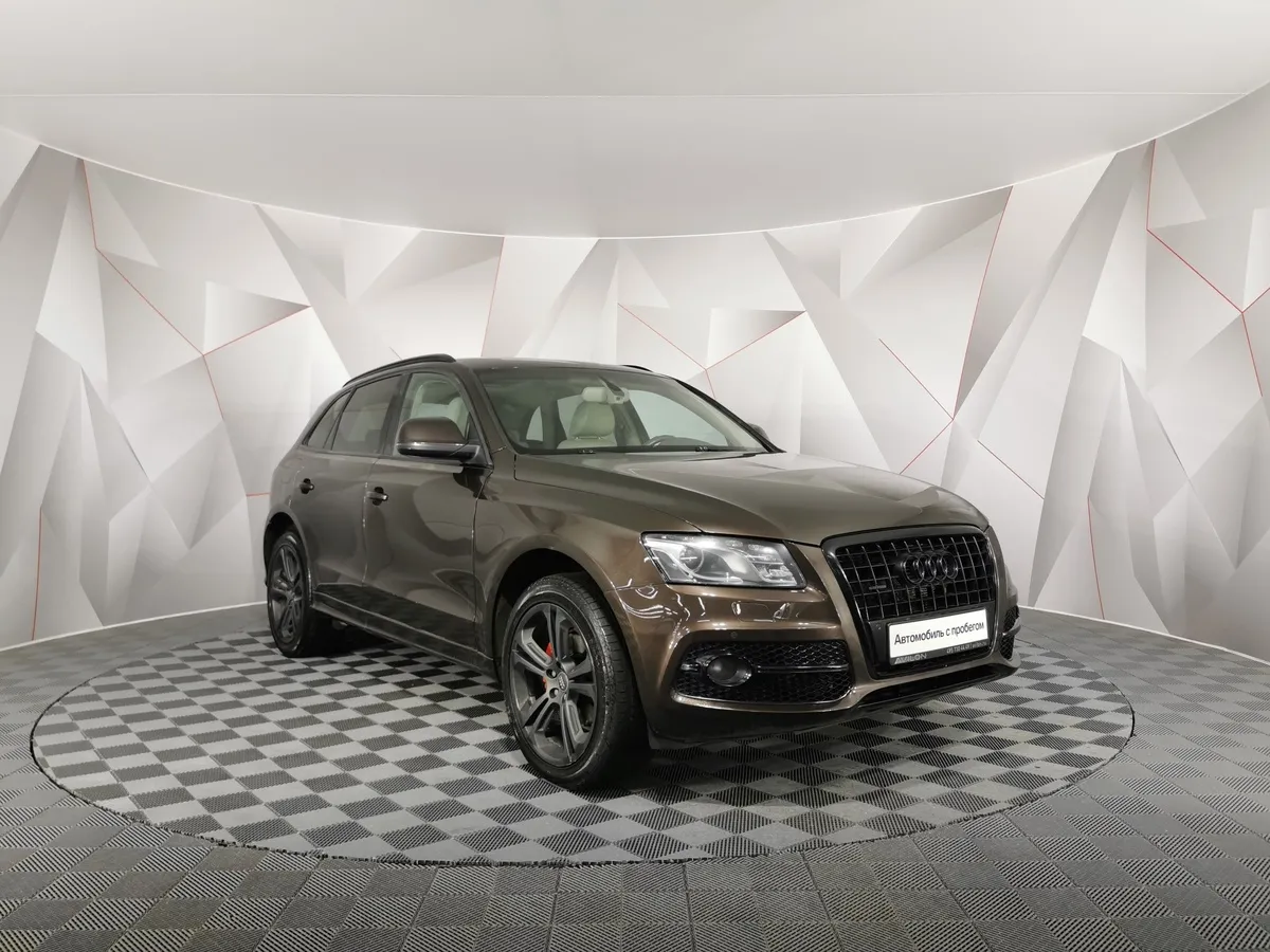 Audi Q5 2.0 TFSI tiptronic quattro (211 л.с.) Коричневый в АВИЛОН. Слайд №3
