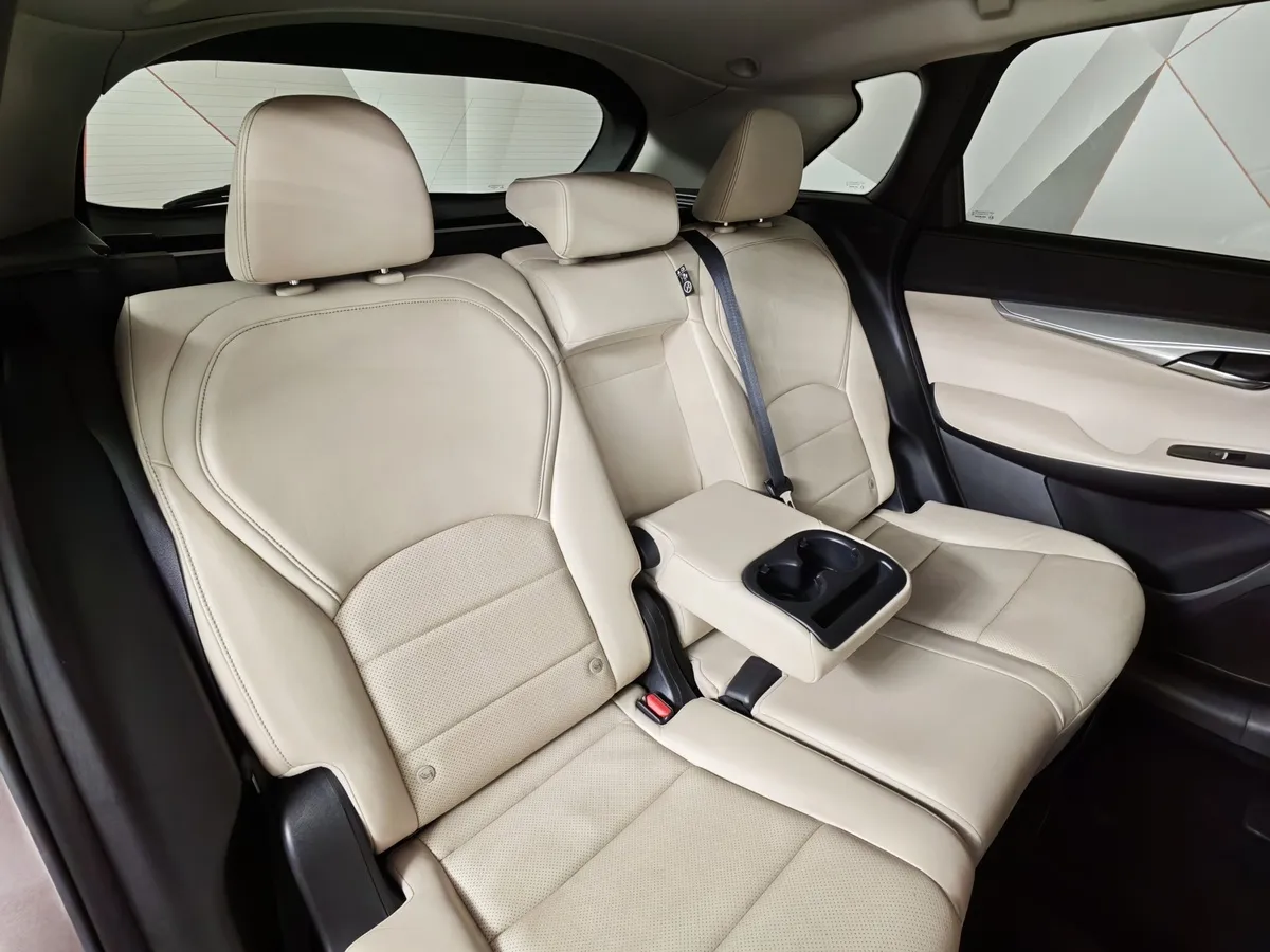 Infiniti QX50 2.0 VC-T CVT AWD (249 л.с.) Коричневый в АВИЛОН. Слайд №17