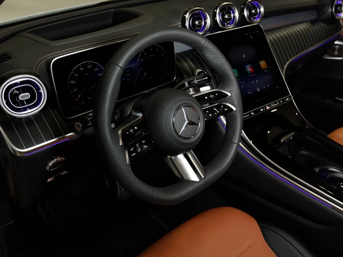 Mercedes-Benz GLC Купе 300 9G-TRONIC 4MATIC (272 л.с.) Белый в АВИЛОН. Слайд №6