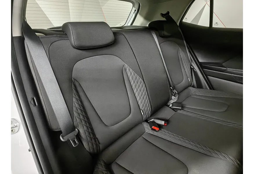 Hyundai Creta 1.6 AT 4WD (121 л.с.) Family Белый в АВИЛОН. Слайд №17