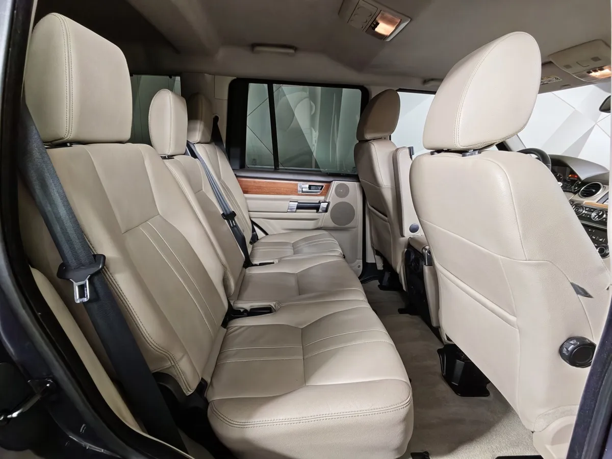 Land Rover Discovery 3.0 SDV6 4WD AT (252 л.с.) HSE Коричневый в АВИЛОН. Слайд №16