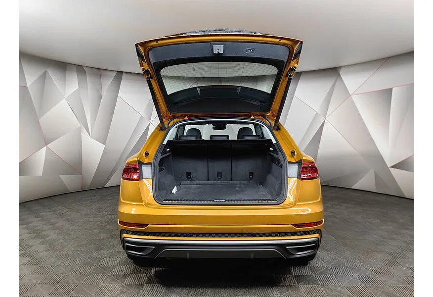 Audi Q8 55 TFSI Tiptronic quattro (340 л.с.) Оранжевый в АВИЛОН. Слайд №12