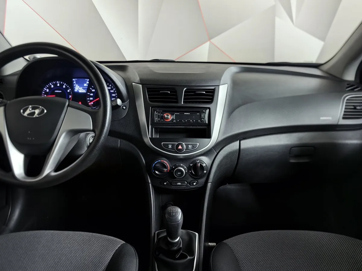 Hyundai Solaris 1.4 MT (107 л.с.) Active Черный в АВИЛОН. Слайд №15