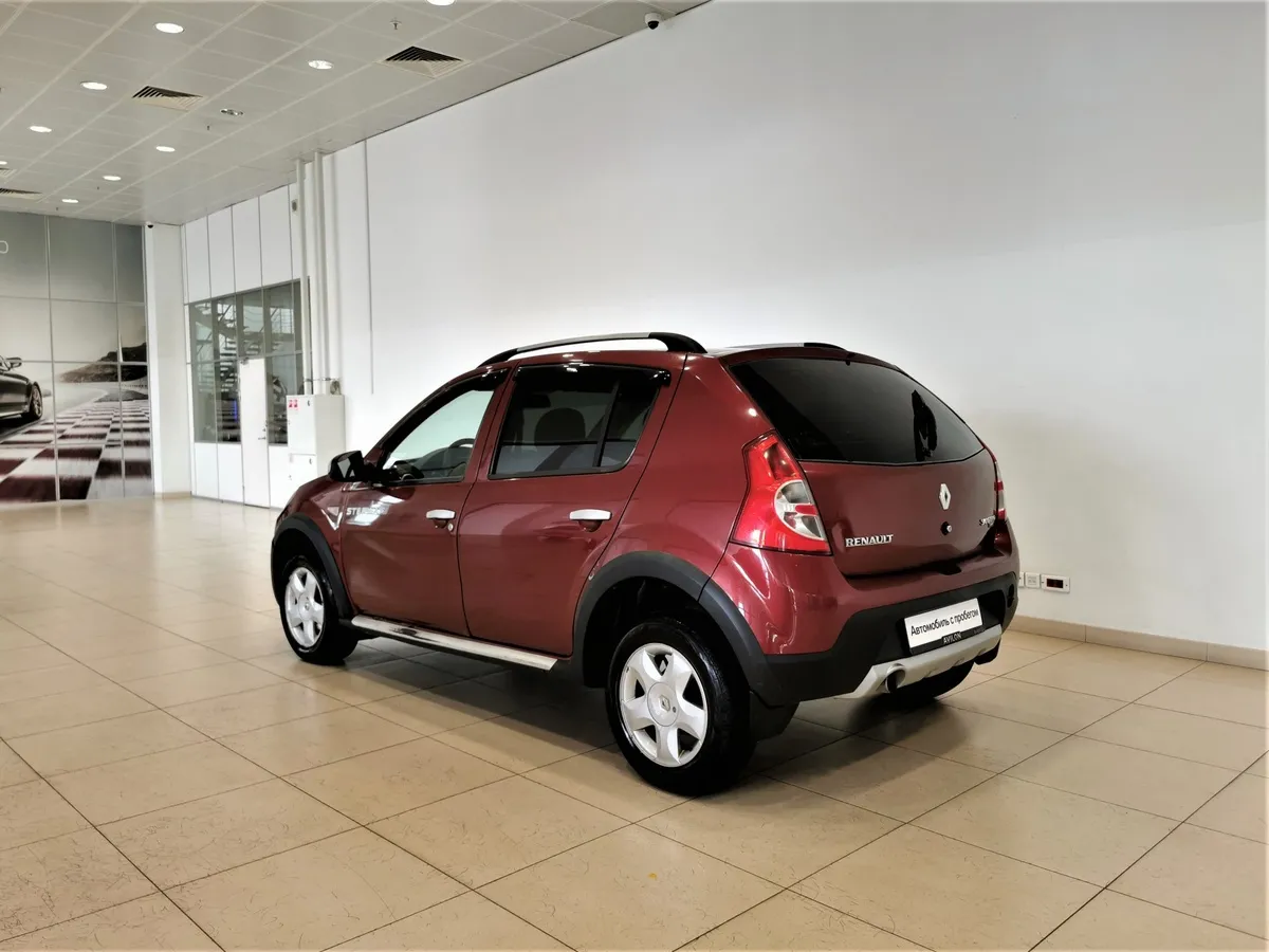 Renault Sandero 1.6 AT (103 л.с.) Stepway Красный в АВИЛОН. Слайд №4