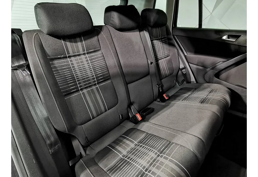 Volkswagen Tiguan 1.4 TSI BlueMotion DSG (150 л.с.) Avenue Серый в АВИЛОН. Слайд №10