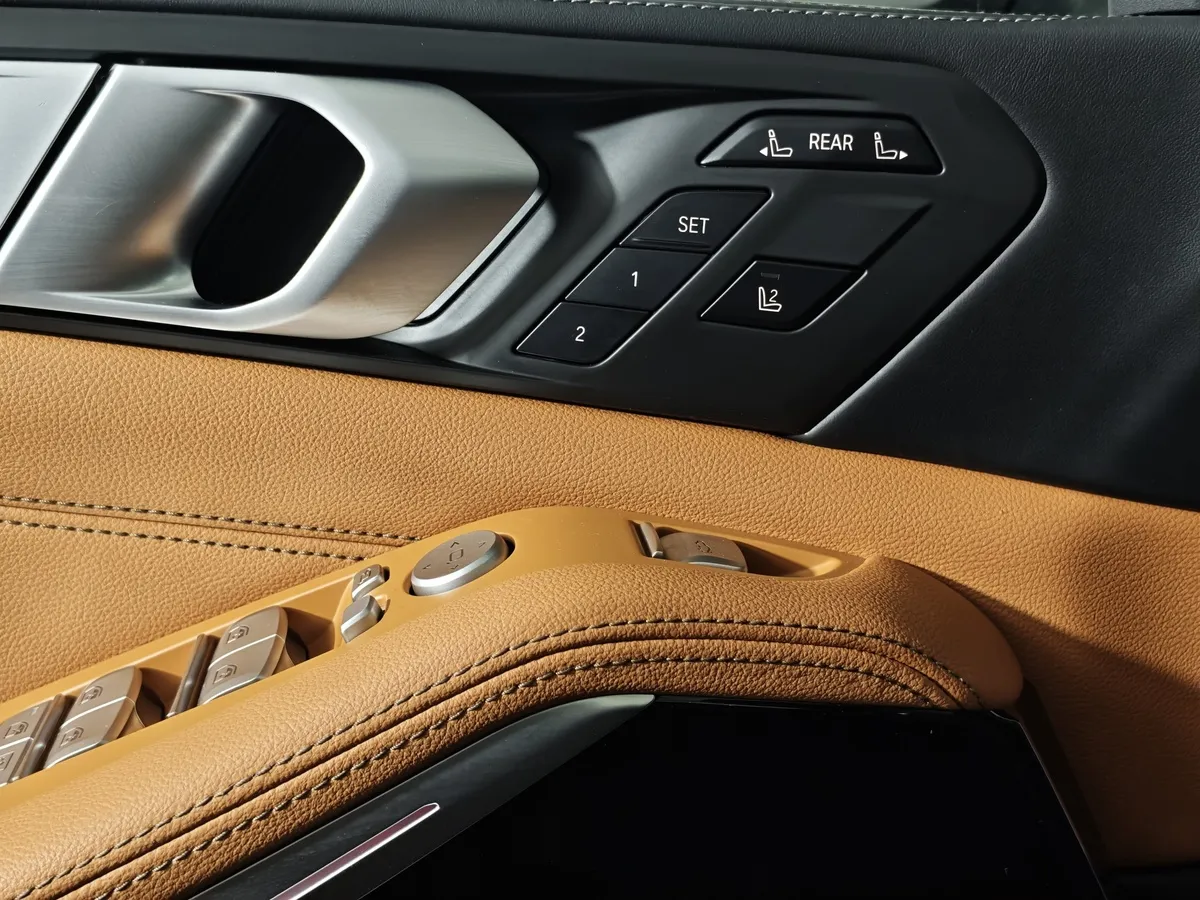 BMW X7 xDrive30d Steptronic (249 л.с.) Exclusive Launch Package Белый в АВИЛОН. Слайд №17