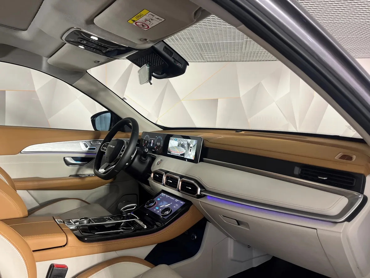 JETOUR X70 Plus 1.6 DCT (190 л.с.) Luxury Серый в АВИЛОН. Слайд №4