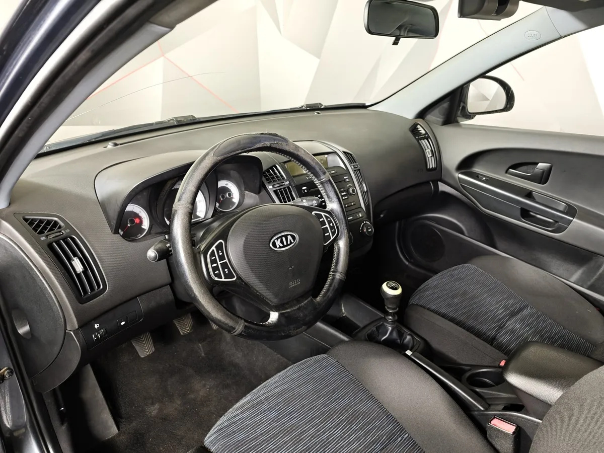 Kia Ceed 1.4 MT (109 л.с.) Серый в АВИЛОН. Слайд №17