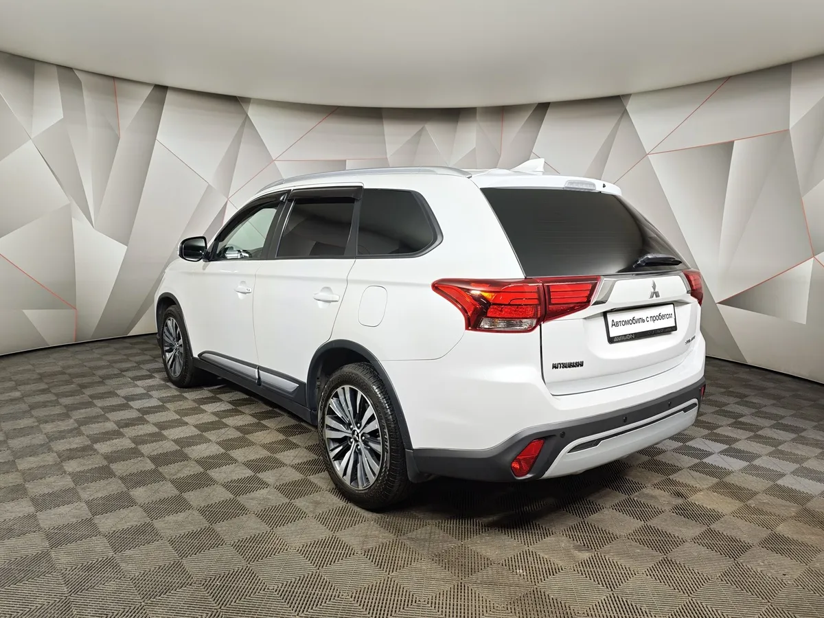 Mitsubishi Outlander 2.0 CVT 4WD (146 л.с.) Instyle E29 Белый в АВИЛОН. Слайд №4